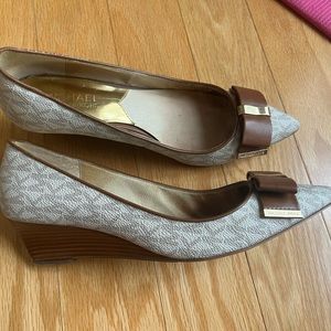 Michael Korrs logo print shoes 5.5